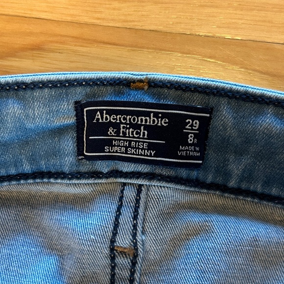 Abercrombie & Fitch Women's Light Wash Jeans High Rise Super Skinny Size 29 / 8R - Picture 4 of 4